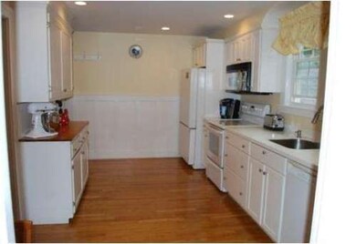 8 Thornton Rd, Waltham, MA 02453 - photo 6