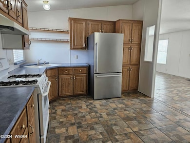 623 W Mclaws Ave, Snowflake Kitchen