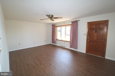 335 Fairmount Ave, Waynesboro, PA 17268 - photo 5