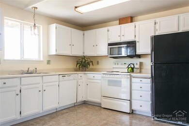 3155 SW Quartz Place, Redmond, OR 97756 - photo 5