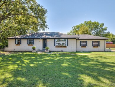904 NE 12th St, Wagoner, OK 74467 - photo 5