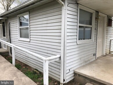 10 Vermont St, Berkeley Springs, WV 25411 - photo 2