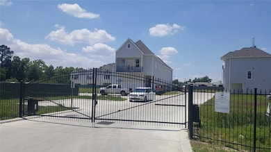 608 Hawthorn Grove Ln, Houston, TX 77009 - photo 2