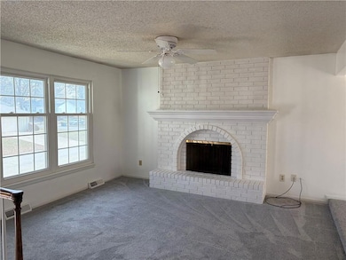 302 NW Shamrock Ave, Lees Summit, MO 64081 - photo 3