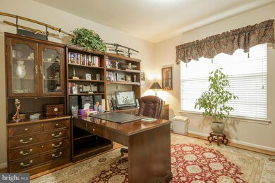 8943 Hollymeade Dr, Lorton, VA 22079 - photo 4