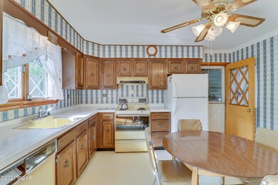 498 Ridge Ave, Hawley, PA 18428 - photo 6