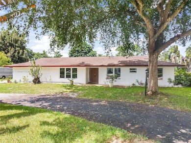 11121 SW 40th Ct, Davie, FL 33328 - photo 3