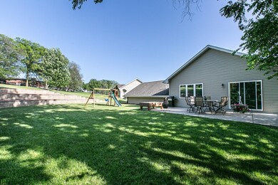 3381 Peach Tree Ln, Dubuque, IA 52002 - photo 3