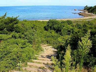 122 Gardiner Rd, Woods Hole, MA 02543 - photo 2