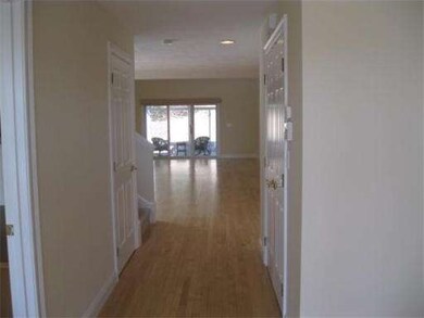 53 Blossom Square, Holden, MA 01520 - photo 4