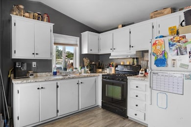 11427 Blackwell Rd unit 2, Central Point, OR 97502 - photo 6