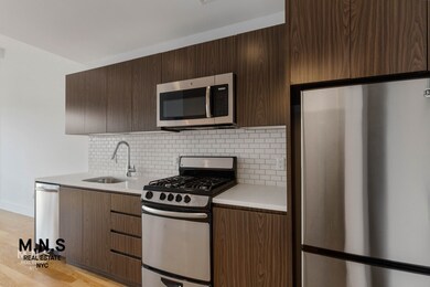 The Silver Star unit 10-F, Long Island City, NY 11101 - photo 2