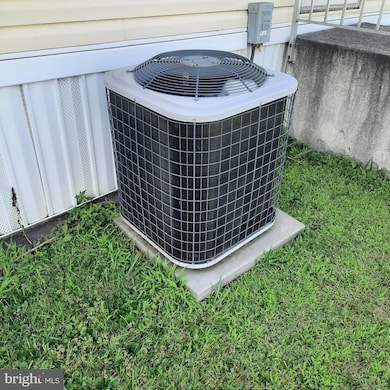 1047 Sage Ave, Reading, PA 19605 - photo 7