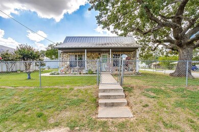 200 S Ewing St, Boyd, TX 76023 - photo 3