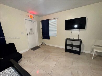 2305 Monroe St unit 4, Hollywood, FL 33020 - photo 2