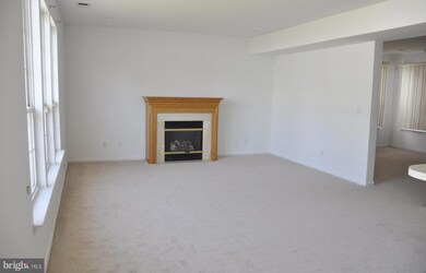 33 Greenbrook Dr, Columbus, NJ 08022 - photo 5