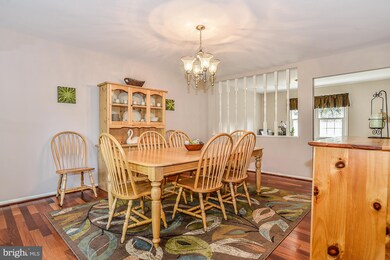 9825 Wolcott Dr, Burke, VA 22015 - photo 5