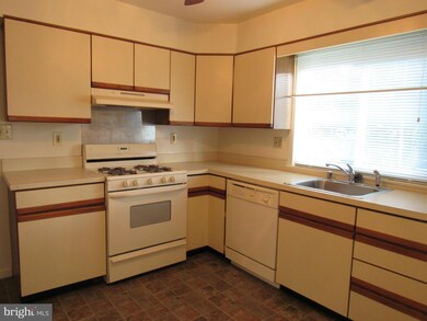 7720 Emerson Rd, Hyattsville, MD 20784 - photo 7