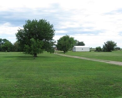 310MapleStEthanDrivewayandFrontYard2