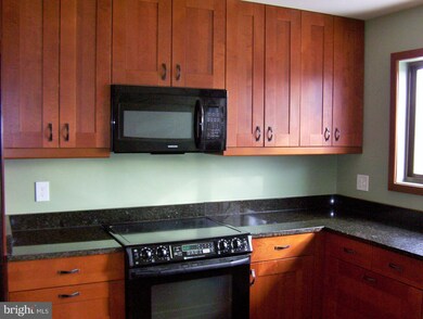 2149 Old Landing Way unit 14, Woodbridge, VA 22191 - photo 3