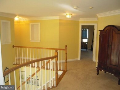 6209 Point Cir, Centreville, VA 20120 - photo 5