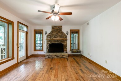 180 Creekside Way unit E-102, Burnsville, NC 28714 - photo 4