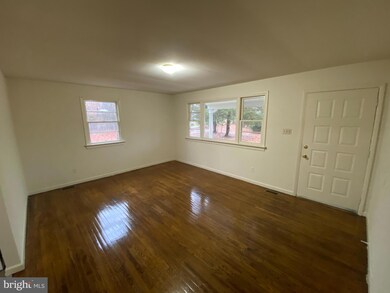 10164 Pennsylvania Ave, Ruther Glen, VA 22546 - photo 5