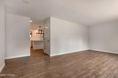 9828 S Kramer Dr_23