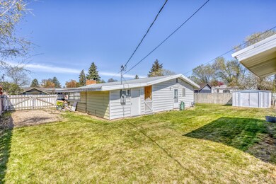 1022 SW 13th St, Redmond, OR 97756 - photo 5