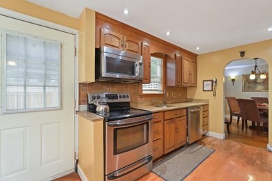 36 Bartlett Rd, Randolph, MA 02368 - photo 5
