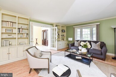 408 Cloverway Dr, Alexandria, VA 22314 - photo 4