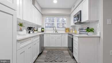 12235 Stevenson Ct unit 12235, Woodbridge, VA 22192 - photo 2