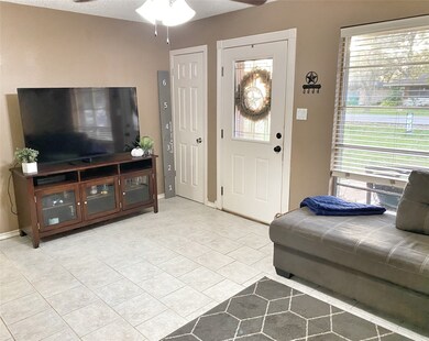 210 Avenue H, Brazoria, TX 77422 - photo 4