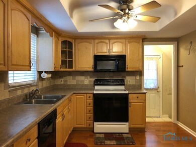 Eat in Kitchen - Appliances stay