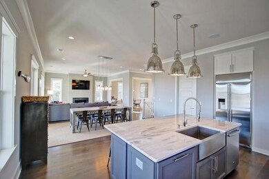 KITCHEN & BREAKFAST