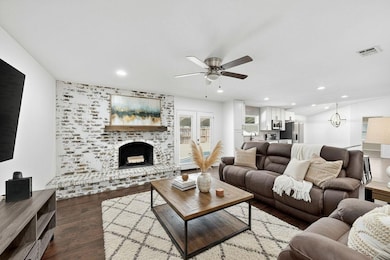 1398 Cherry Hill Ln, Lewisville, TX 75067 - photo 4