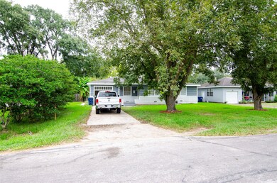 1417 Highland Dr, Bay City, TX 77414 - photo 2