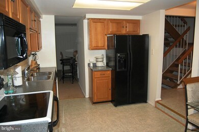 18559 Split Rock Ln, Germantown, MD 20874 - photo 3