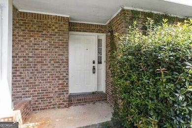 4887 Autumn Cir, Stone Mountain, GA 30088 - photo 2
