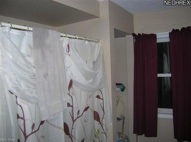 1322 Heising Ct SW, Canton, OH 44706 - photo 4