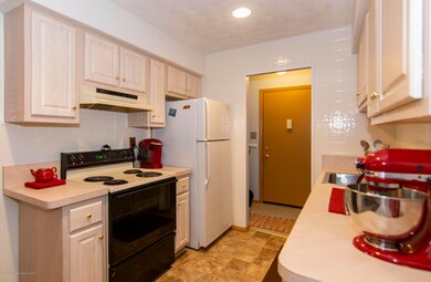 7 Pine Cluster Cir unit B, Manalapan, NJ 07726 - photo 6