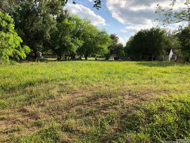 1100 N Morris St, Beeville, TX 78102 - photo 2