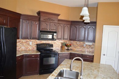 KITCHEN ISLAND - BEAUTIFUL CABINETS