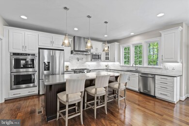 8620 Janet Ln, Vienna, VA 22180 - photo 4