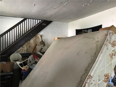 2202 Fletcher St, Anderson, IN 46016 - photo 3