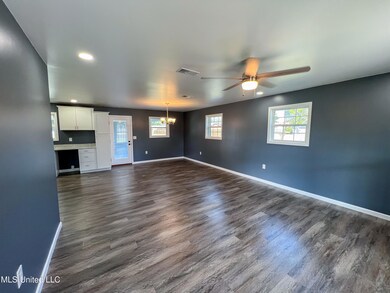 45 Sinclair St, Lucedale, MS 39452 - photo 2