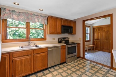 75 Chestnut St, Bellingham, MA 02019 - photo 4