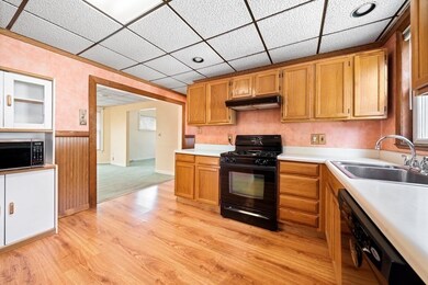 8 Whitney St unit 2, Saugus, MA 01906 - photo 4
