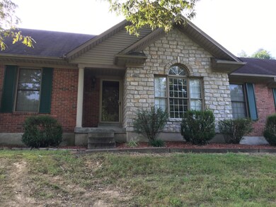 526 E Oak St, Lebanon Junction, KY 40150 - photo 3