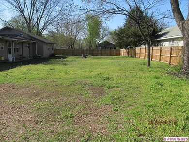411 S 9th St, Henryetta, OK 74437 - photo 3